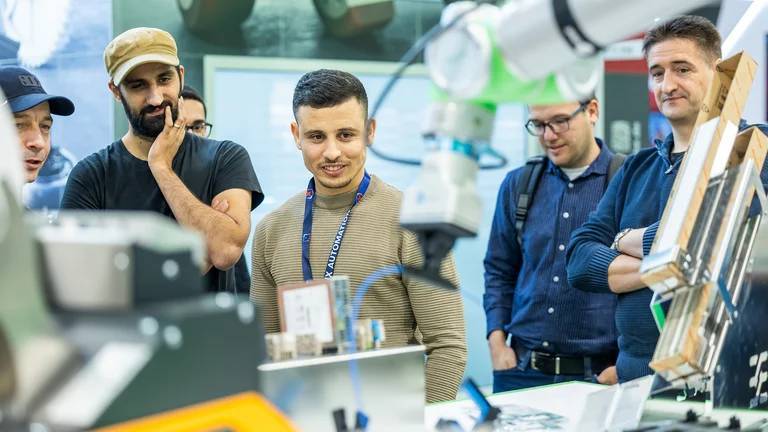 SPS 2025 全球智慧制造盛宴启新篇，人工智能基础软件开发引领变革